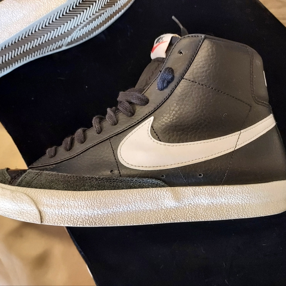 Nike 10.5 Men's 🏀🏀 - EUC - NO BOX shoes only, in very good condition! - Picture 9 of 14